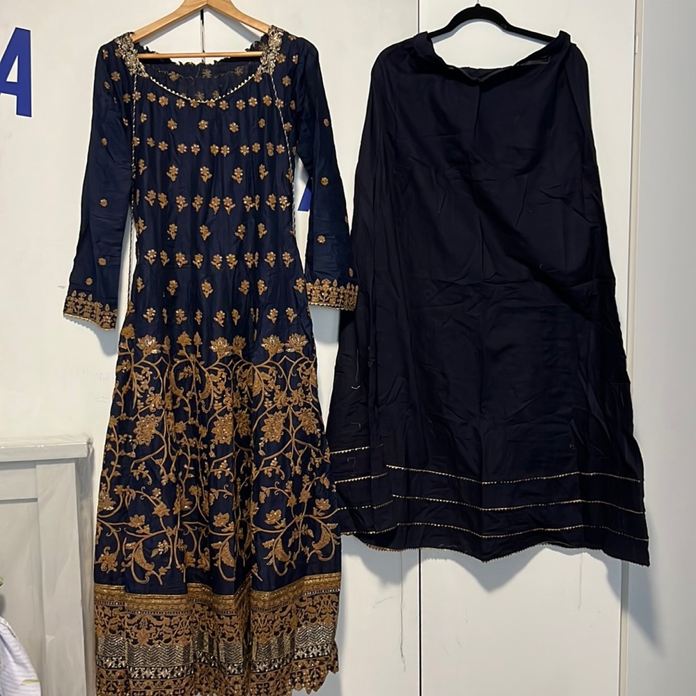 Pakistani Asim Jofa Women Size M (Eid and other wedding occasions)